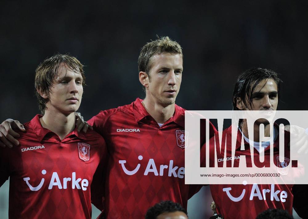 FUSSBALL CHAMPIONS LEAGUE SAISON 2010 2011 GRUPPE A 02.11.2010 SV Werder Bremen - FC Twente Enschede - Twente: Luuk de Jong, Marco Janko und Bryan Ruiz (v.li.)