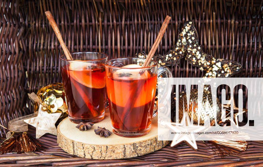Heisser Punsch mit Apfel und Zimt 1079702790