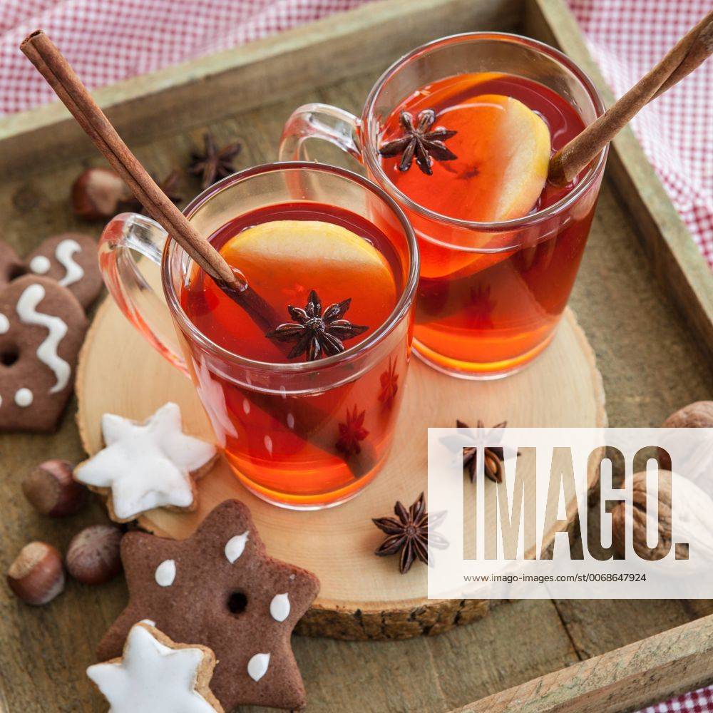Heisser Punsch mit Apfel und Zimt 1079702792