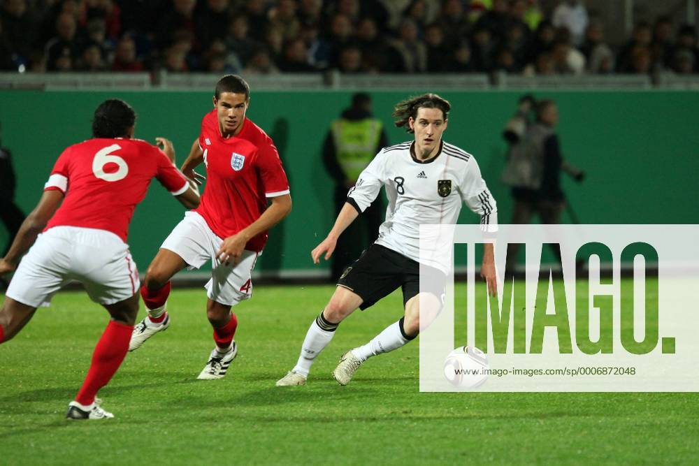 Sebastian Rudy (Deutschland U21 re.) setzt sich durch vs England U21