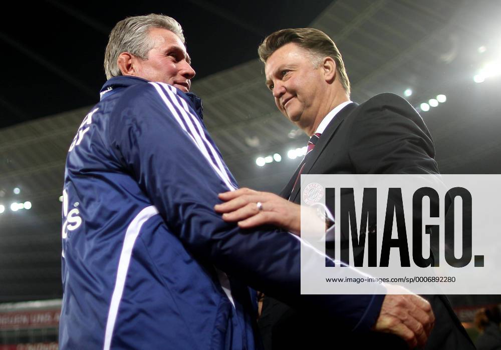 Leverkusen, Deutschland, 1.Fussball Bundesliga - Saison 2010 2011, Bayer 04 Leverkusen - FC Bayern Muenchen, Leverkusens Trainer Jupp Heynckes (L) und Munechens Trainer Louis van Gaal