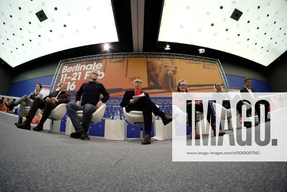Festivaldirektor Dieter Kosslick (Bildmitte) und die Leiter der Berlinalesektionen anlässlich der Programmpressekonferenz zu den bevorstehenden 66. Internationalen Filmfestspiele Berlin Vorstellung des Programms der 66. Internationalen Filmfestspiele in Berlin IFB2016PrPK