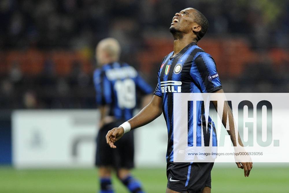 Inter Mailand (blau) - FC Twente Enschede (rot): Samuel Eto o enttäuscht o0 Etoo