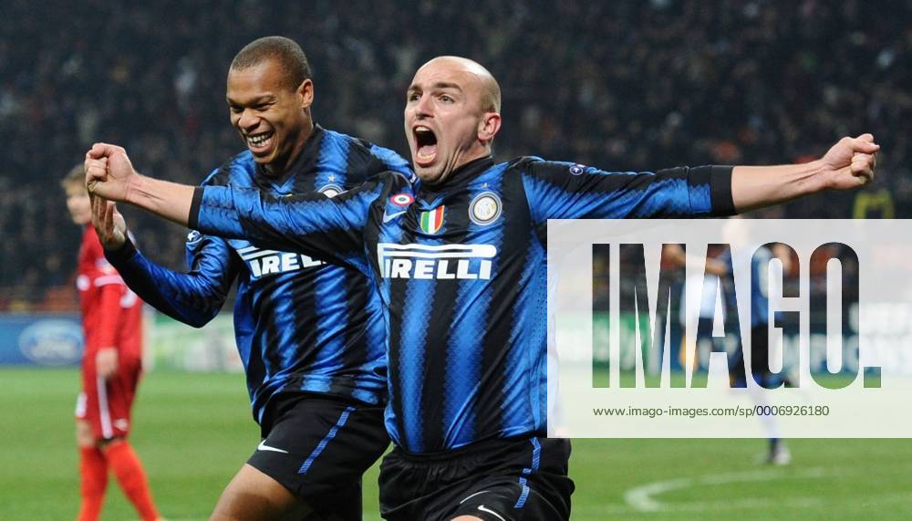 Inter Mailand (blau) - FC Twente Enschede (rot): Torjubel Esteban Cambiasso (R) o0 Jubel, Freude