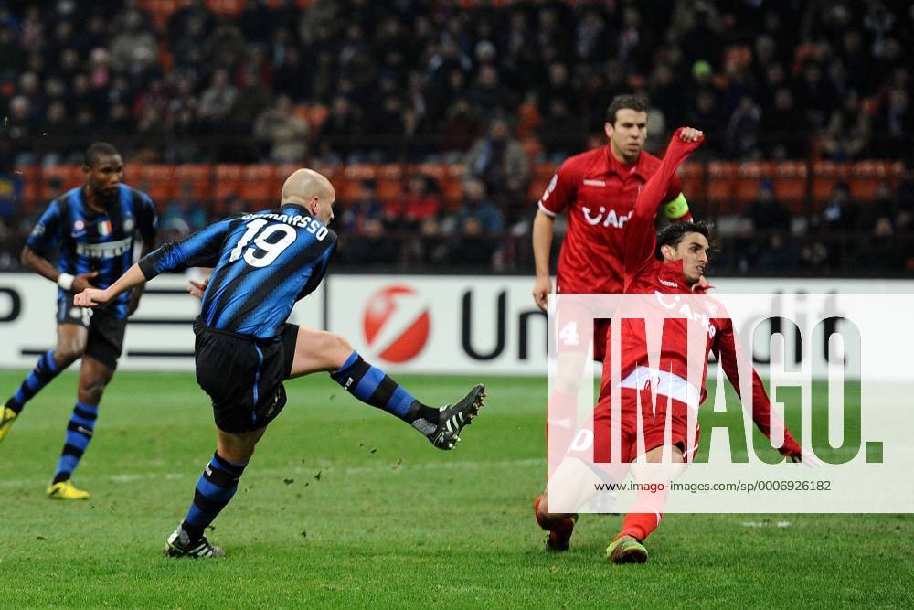 Inter Mailand (blau) - FC Twente Enschede (rot): Esteban Cambiasso (19) o0 Tor, Treffer, Gegentor