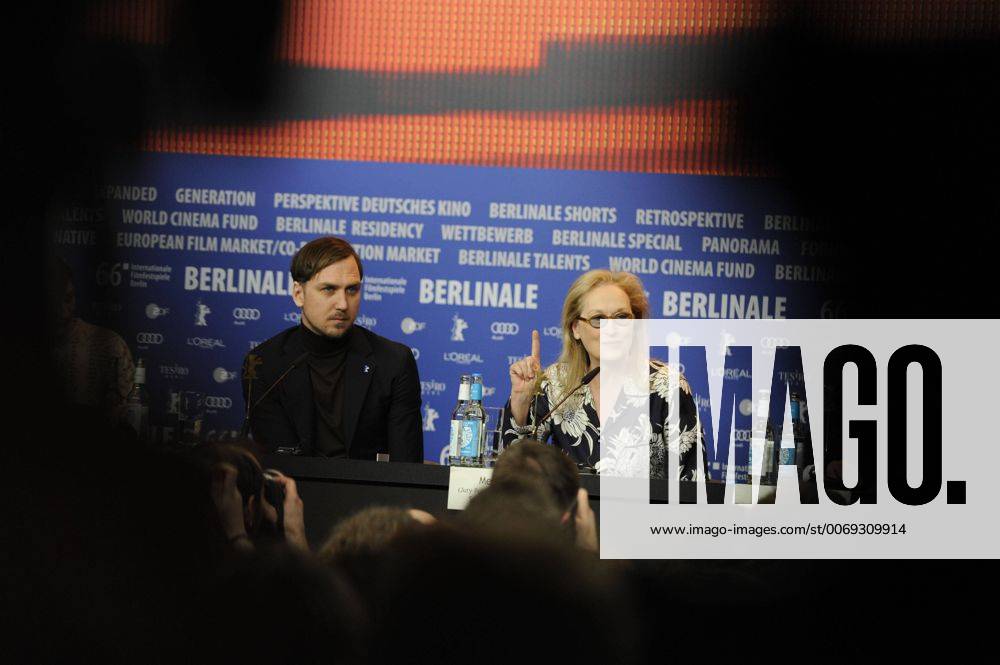 Jurymitglied Lars Eidinger und Jurypräsidentin Meryl Streep während der Pressekonferenz mit der Internationalen Jury der 66. Internationalen Filmfestspiele Berlin 66. Internationale Filmfestspiele in Berlin IFB2016