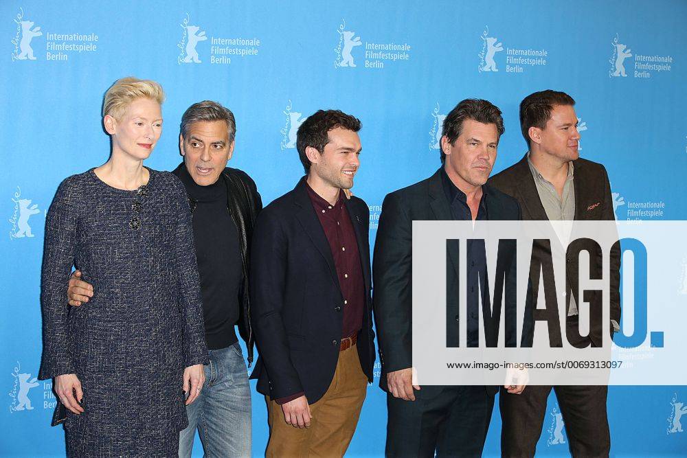 Tilda Swinton, George Clooney, Alden Ehrenreich, Josh Brolin und Channing Tatum beim Hail, Caesar Photocall im Rahmen der 66. Internationale Filmfestspiele Berlin Berlinale am 11.02.2016 in Berlin Berlinale 2016- Hail, Caesar Photocall