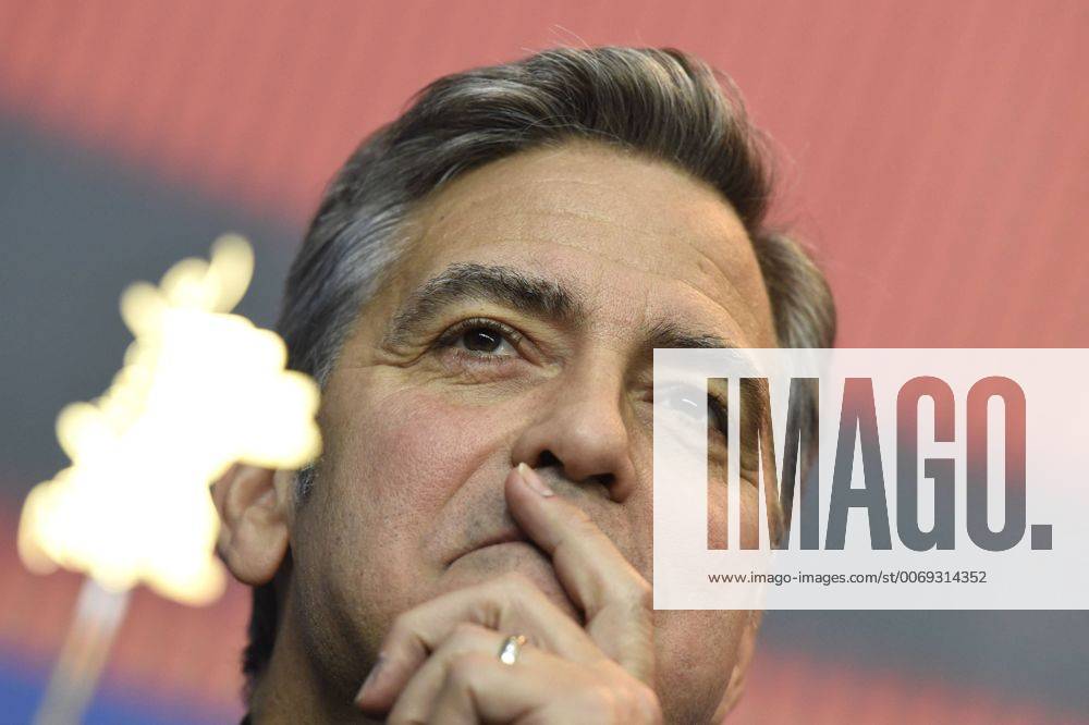 Schauspieler George Clooney während der Pressekonferenz zum Film -Hail, Caesar- anlässlich der 65. Internationalen Filmfestspiele Berlin 66. Internationale Filmfestspiele in Berlin IFB2016