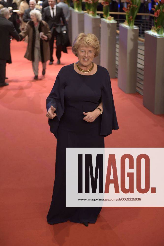 Staatsministerin für Kultur und Medien Monika Grütters während der Premiere des Eröffnungsfilms -Hail, Caesar- anlässlich der 66. Internationalen Filmfestspiele Berlin Eröffnung der 65. Internationalen Filmfestspiele in Berlin IFB2016