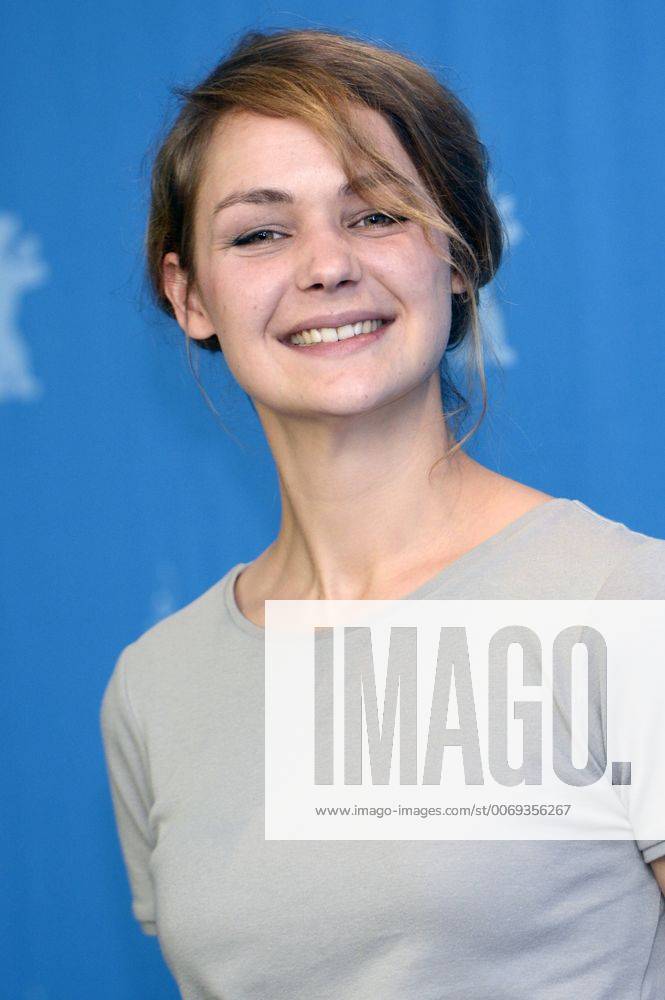 Luise Heyer during the Auf einmal All of a Sudden photocall at the 66th Berlin International Film Festival Berlinale 2016 on February 12, 2016 in Berlin, Germany. Foto:xC.xNiehausx xFuturexImage