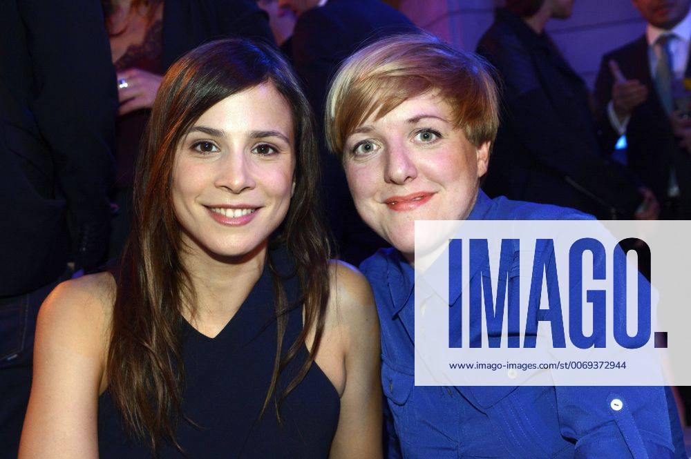 Aylin Tezel mit Gast bei der ARD Blue Hour 2016 Party im Rahmen der Berlinale 2016 66. Internationale Filmfestspiele Berlin im Museum für Kommunikation. Berlin, 12.02.2016 Foto:xC.xNiehausx xFuturexImage