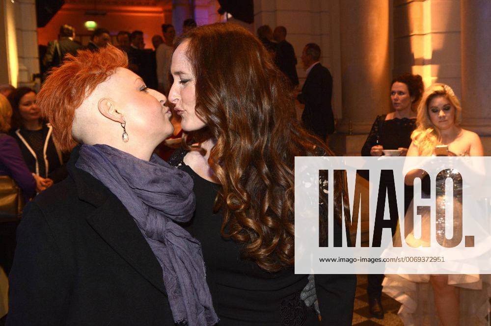 Hendrikje Fitz mit Begleitung bei der ARD Blue Hour 2016 Party im Rahmen der Berlinale 2016 66. Internationale Filmfestspiele Berlin im Museum für Kommunikation. Berlin, 12.02.2016 Foto:xC.xNiehausx xFuturexImage