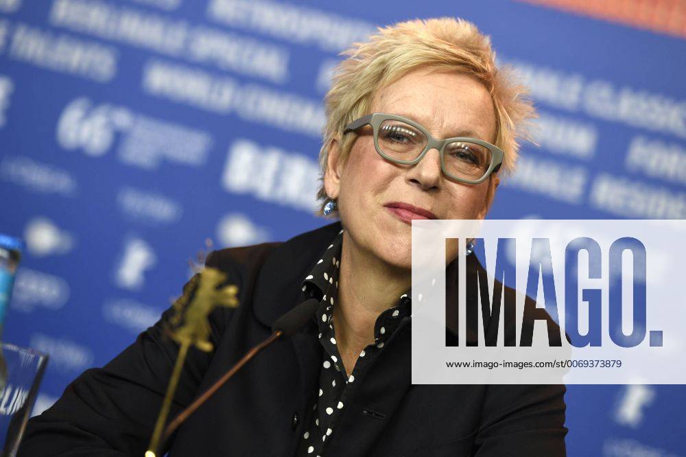Regisseurin Doris Dörrie während der Pressekonferenz zum Film -FUKUSHIMA, MON AMOUR- anlässlich der 66. Internationalen Filmfestspiele Berlin 66. Internationale Filmfestspiele in Berlin IFB2016