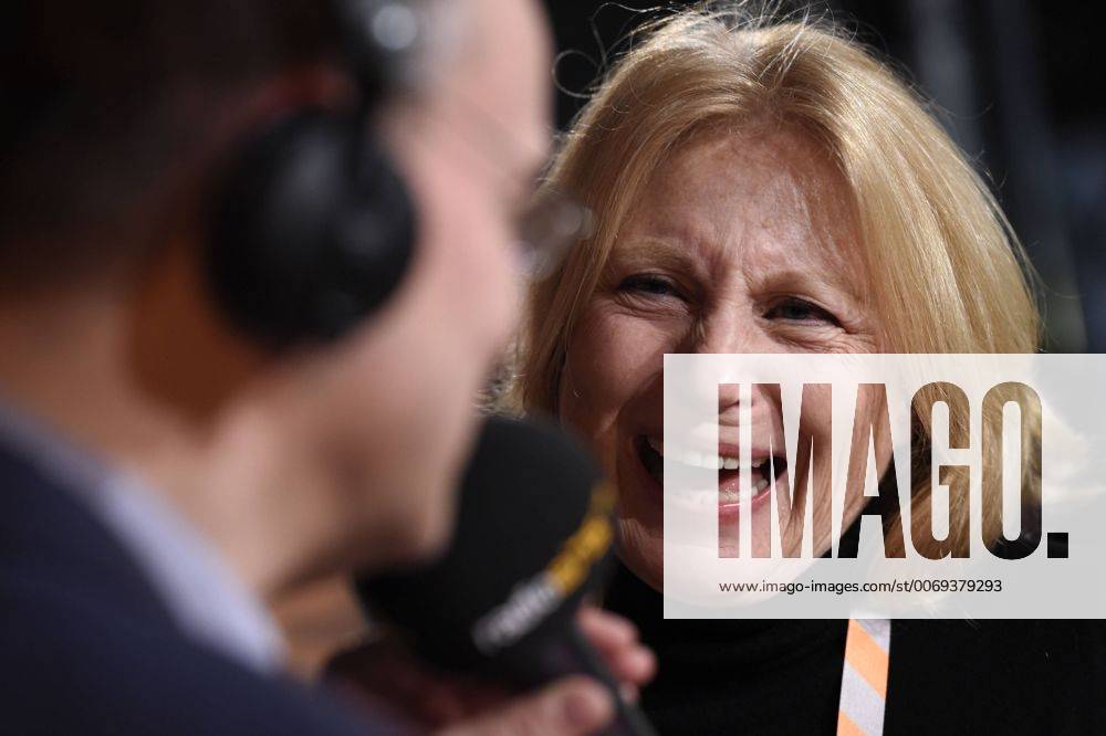 Moderator Knut Elstermann mit Schauspielerin Maren Kroymann beim RadioEins Berlinale-Nighttalk am Rande der 66. Internationalen Filmfestspiele Berlin 66. Internationale Filmfestspiele in Berlin IFB2016