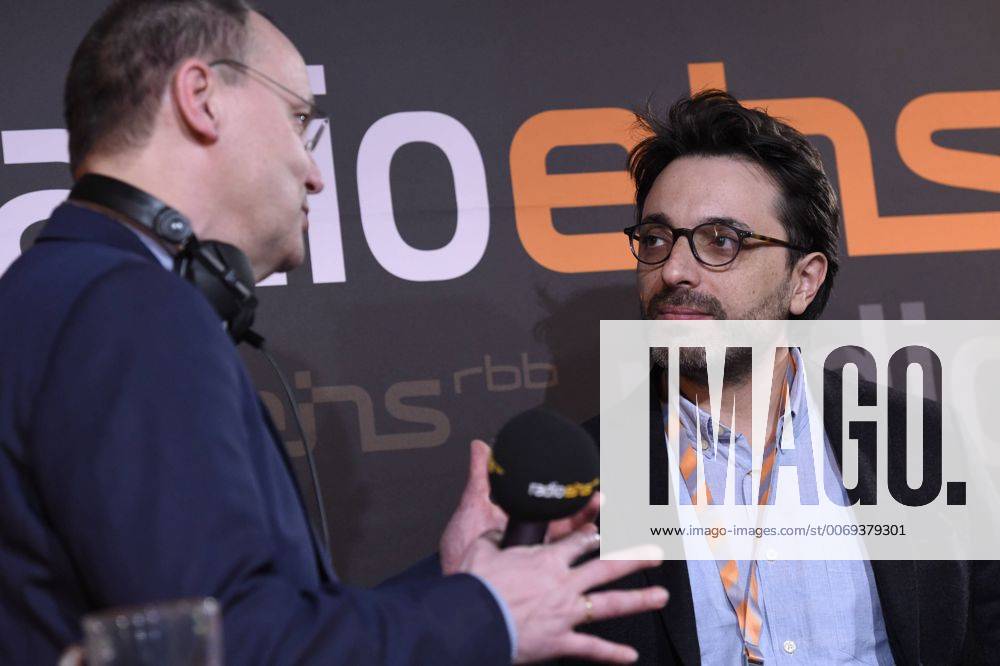 Moderator Knut Elstermann mit Regisseur Mohamed Ben Attia beim RadioEins Berlinale-Nighttalk am Rande der 66. Internationalen Filmfestspiele Berlin 66. Internationale Filmfestspiele in Berlin IFB2016