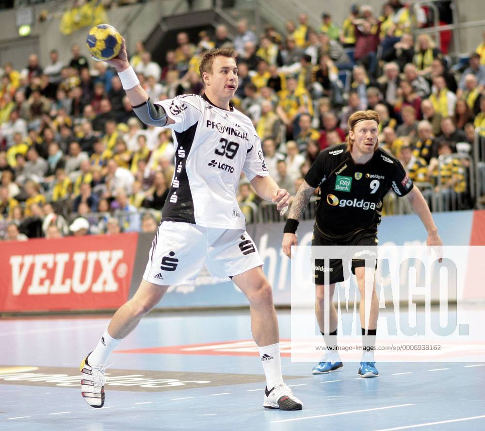 Rhein Neckar Löwen - THW Kiel, v. l. Filip Jicha Kiel, Börge Lund RNL o0 Werbebande, Bande, Werbung Sponsor, Werbepartner, Werbung, Wirtschaft Velux