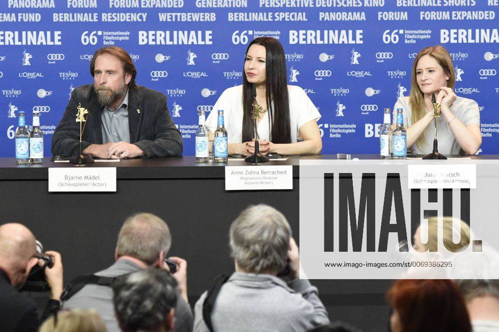 Schauspieler Bjarne Mädel, Regisseurin Anne Zohra Berrached und Schauspielerin Julia Jentsch während der Pressekonferenz zum Film -24 Wochen- anlässlich der 66. Internationalen Filmfestspiele Berlin 66. Internationale Filmfestspiele in Berlin IFB2016