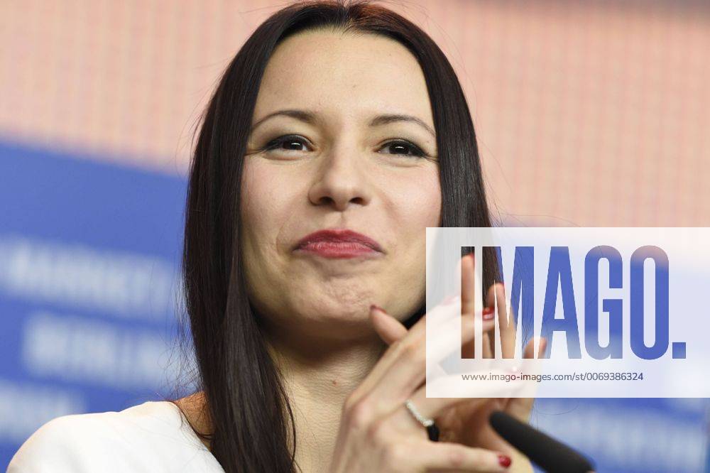 Regisseurin Anne Zohra Berrached während der Pressekonferenz zum Film -24 Wochen- anlässlich der 66. Internationalen Filmfestspiele Berlin 66. Internationale Filmfestspiele in Berlin IFB2016