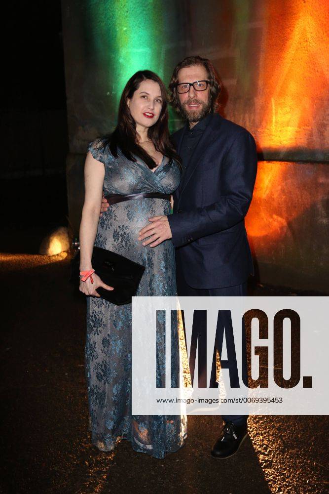 Oliver Korittke mit seiner schwangeren Freundin Mirijam Jeremic bei der Bavaria Re:Boot Berlinale Party am 14.02.2016 in Berlin Bavaria Re:Boot Berlinale Party in Berlin, 2016