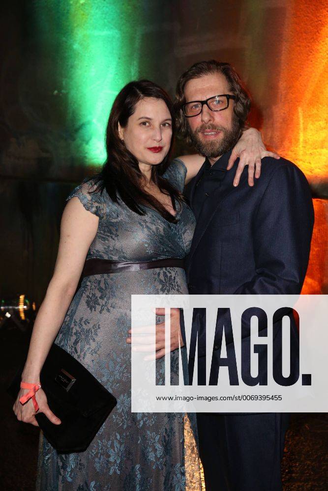 Oliver Korittke mit seiner schwangeren Freundin Mirijam Jeremic bei der Bavaria Re:Boot Berlinale Party am 14.02.2016 in Berlin Bavaria Re:Boot Berlinale Party in Berlin, 2016