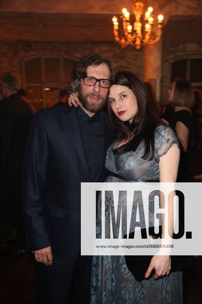 Oliver Korittke mit seiner schwangeren Freundin Mirijam Jeremic bei der Bavaria Re:Boot Berlinale Party am 14.02.2016 in Berlin Bavaria Re:Boot Berlinale Party in Berlin, 2016