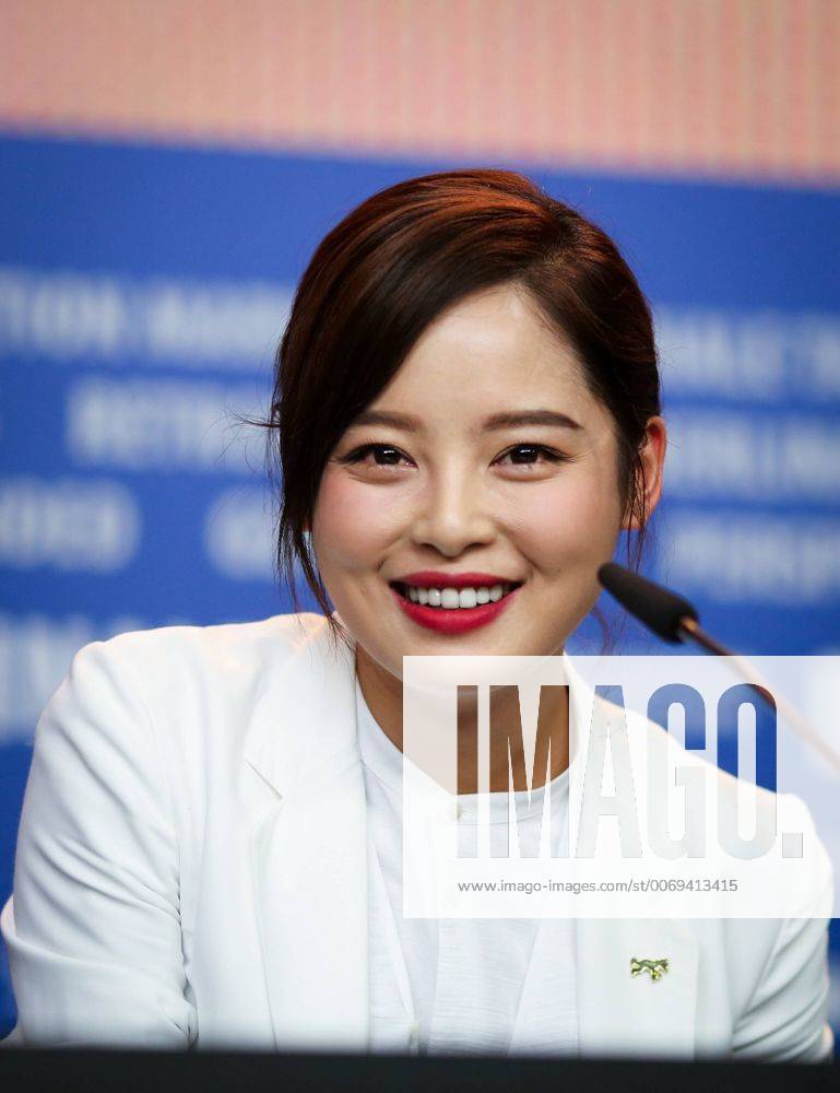 66. Berlinale: Crosscurrent PK (160215) -- BERLIN, Feb. 15, 2016 -- Actress Xin Zhilei attends a press conference for the promotion of the movie Crosscurrent (Chang Jiang Tu) at the 66th Berlinale International Film Festival in Berlin, Germany, on Feb. 15, 2016. ) GERMANY-BERLIN-FILM FESTIVAL-CROSSCURRENT ZhangxFan