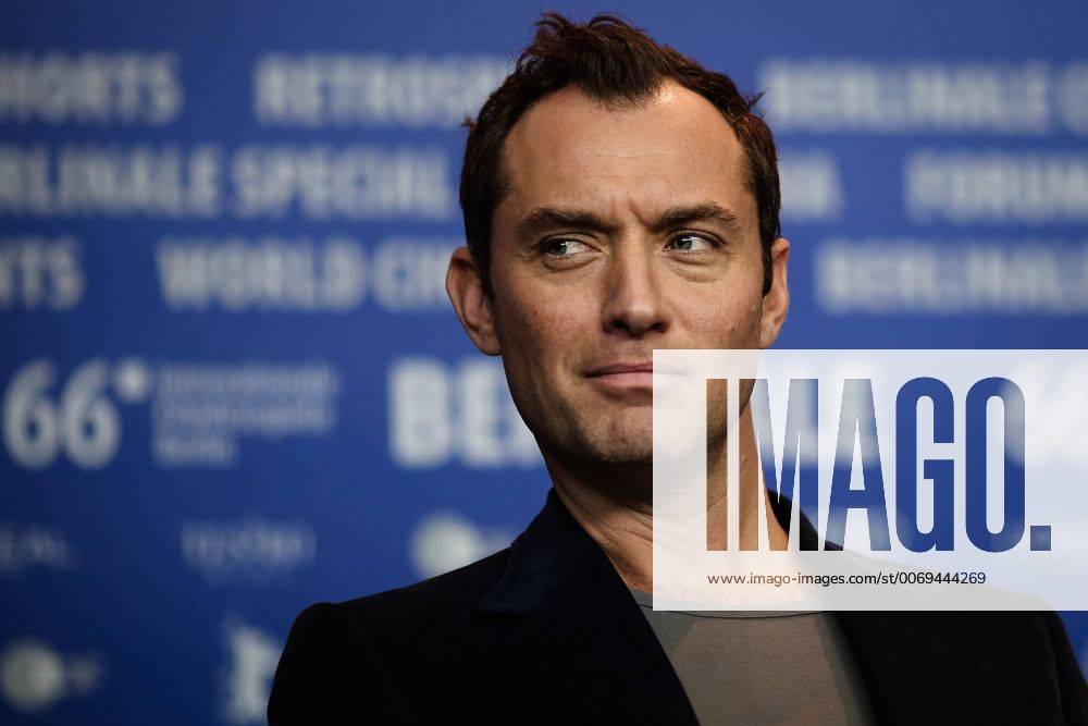(160216) -- BERLIN, Feb. 16, 2016 -- Actor Jude Law attends a press conference for the promotion of the movie at the 66th Berlinale International Film Festival in Berlin, Germany, Feb. 16, 2016. ) (zjy) GERMANY-BERLIN-FILM FESTIVAL-GENIUS ZhangxFan