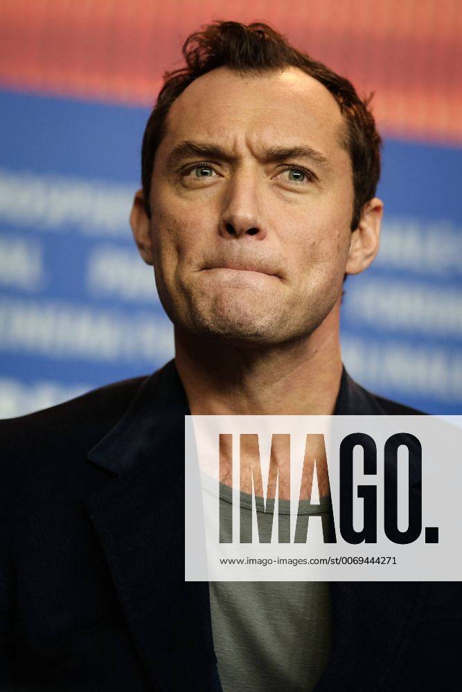 (160216) -- BERLIN, Feb. 16, 2016 -- Actor Jude Law attends a press conference for the promotion of the movie at the 66th Berlinale International Film Festival in Berlin, Germany, Feb. 16, 2016. ) (zjy) GERMANY-BERLIN-FILM FESTIVAL-GENIUS ZhangxFan