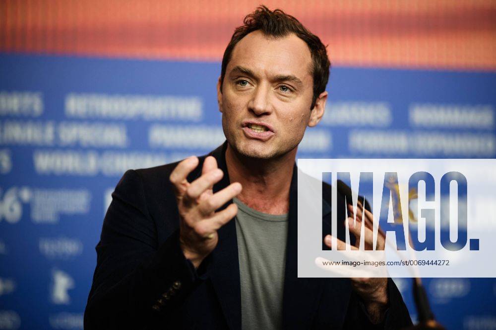 (160216) -- BERLIN, Feb. 16, 2016 -- Actor Jude Law attends a press conference for the promotion of the movie at the 66th Berlinale International Film Festival in Berlin, Germany, Feb. 16, 2016. ) (zjy) GERMANY-BERLIN-FILM FESTIVAL-GENIUS ZhangxFan