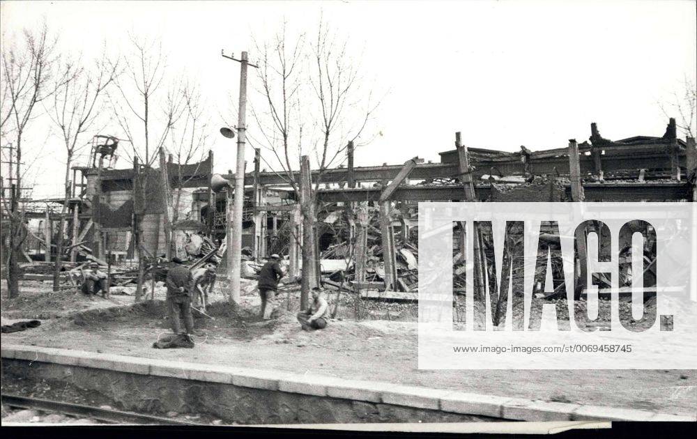 1976 - Tangshan City where up to 500,000 died: These are the first unofficial, uncensored pictures out of China - which show some of the damage caused by the July earthquake the World s worst for a slow moving train as it pulled away from the industrial city of Tangahan, epicentre of the earthquake, 100 miles east of Peking. Millions people lived in the city before the quake and the death tollhas been put at 100,000 by official Chinese sources and at 500,000 by foreign estimated. The natural phenomenon was made worse by a man-made one-a honeycomb of coal mines below the city. Their collapse as violent tremors shcok the city opened up vast sink-holes into which an entire hospital and a train are sold to have disappeared. The railway system in and around the city was so badly hit that before it could be reppened repairs were needed for 144 miles of line. Photo shows a group of workers takc - ZUMAk09_