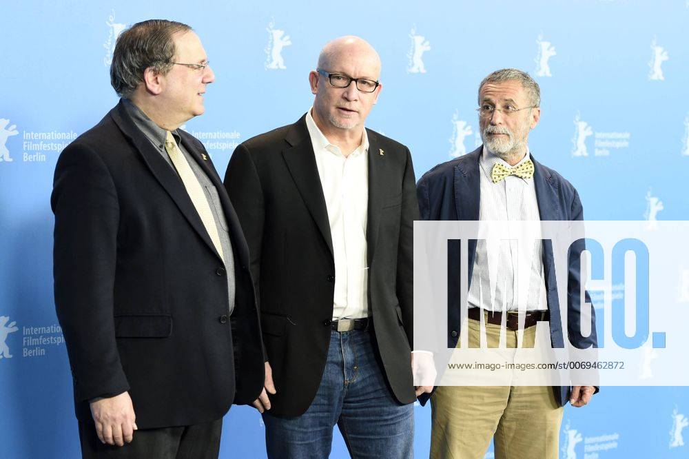 Regisseur Alex Gibney mit den Protagonisten David Sanger (li.) und Yossi Melman während des Photocalls zum Film -ZERO DAYS- anlässlich der 66. Internationalen Filmfestspiele Berlin 66. Internationale Filmfestspiele in Berlin IFB2016
