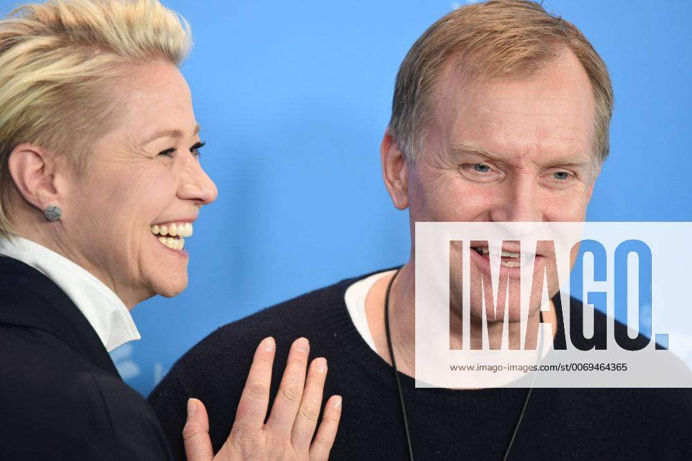 Schauspielerin Trine Dyrholm und Schauspieler Ulrich Thomsen während des Photocalls zum Film -KOLLEKTIVET THE COMMUNE- anlässlich der 66. Internationalen Filmfestspiele Berlin 66. Internationale Filmfestspiele in Berlin IFB2016