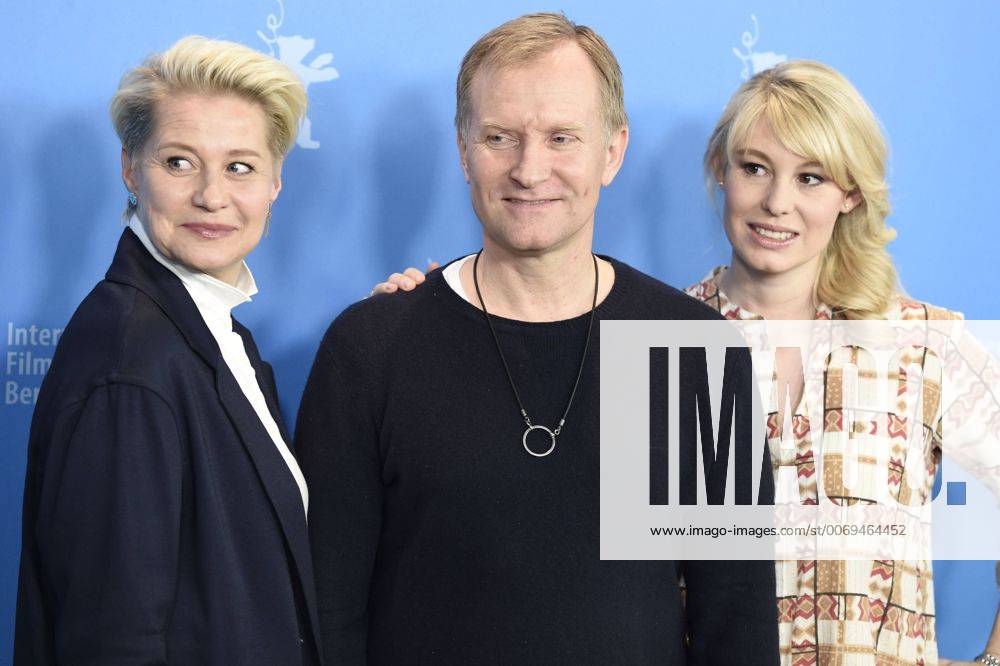 Schauspielerin Trine Dyrholm, Schauspieler Ulrich Thomsen und Schauspielerin Hele Reingaard Neumann während des Photocalls zum Film -KOLLEKTIVET THE COMMUNE- anlässlich der 66. Internationalen Filmfestspiele Berlin 66. Internationale Filmfestspiele in Berlin IFB2016