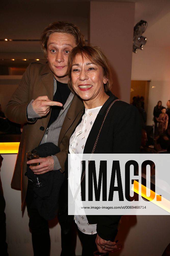 Matthias Schweighoefer und seine Mutter Gitta bei der Pantaflix Berlinale Party am 17.02.2016 im Nolde Museum in Berlin Pantaflix Berlinale Party in Berlin, 2016