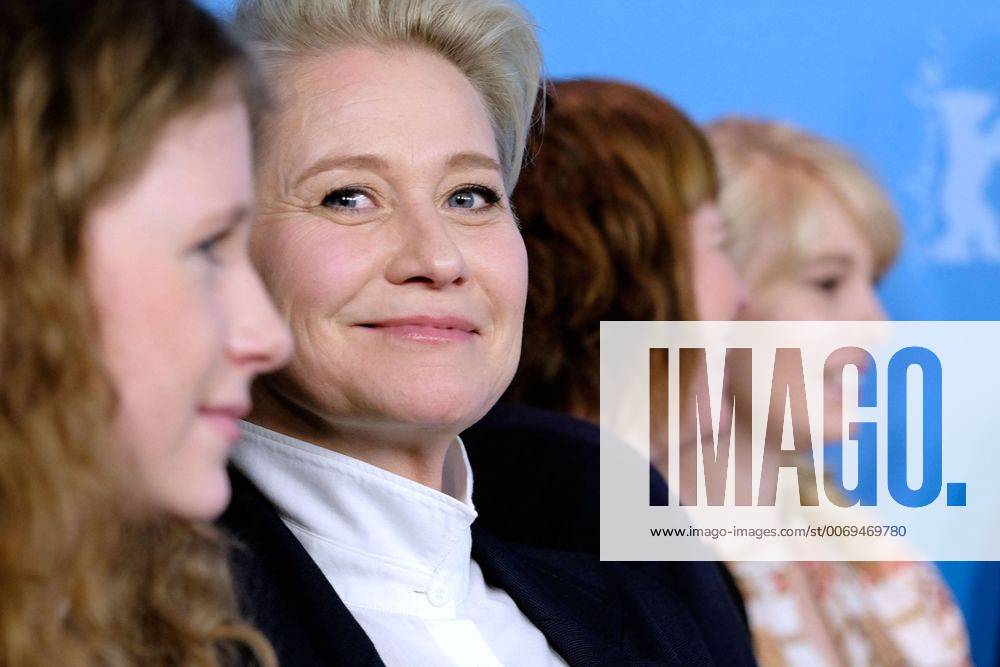 Schauspielerinnen Trine Dyrholm, Anne Gry Henningsen, Helene Reingaard Neumann und Martha Sofie Wallstrom Hansen während des Photo Calls zum Film -Kollektivet The Commune- anlässlich der 66. Internationalen Filmfestspiele Berlin snapshot-photography K.M.Krause