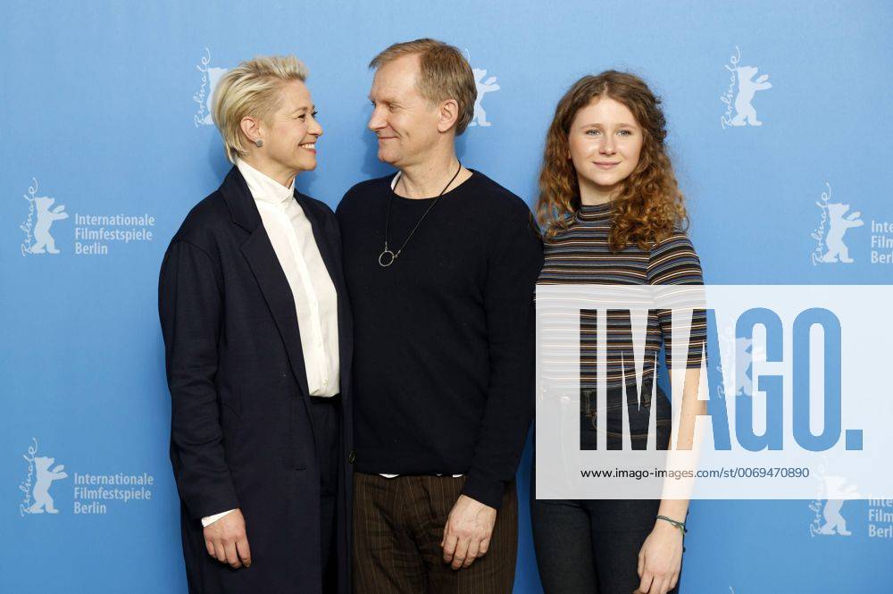 Trine Dyrholm, Ulrich Thomsen and Martha Sofie Wallstrom Hansen during the Kollektivet The Commune Die Kommune photocall at the 66th Berlin International Film Festival Berlinale 2016 on February 17, 2016 in Berlin, Germany. Foto:xD.xBedrosianx xFuturexImage