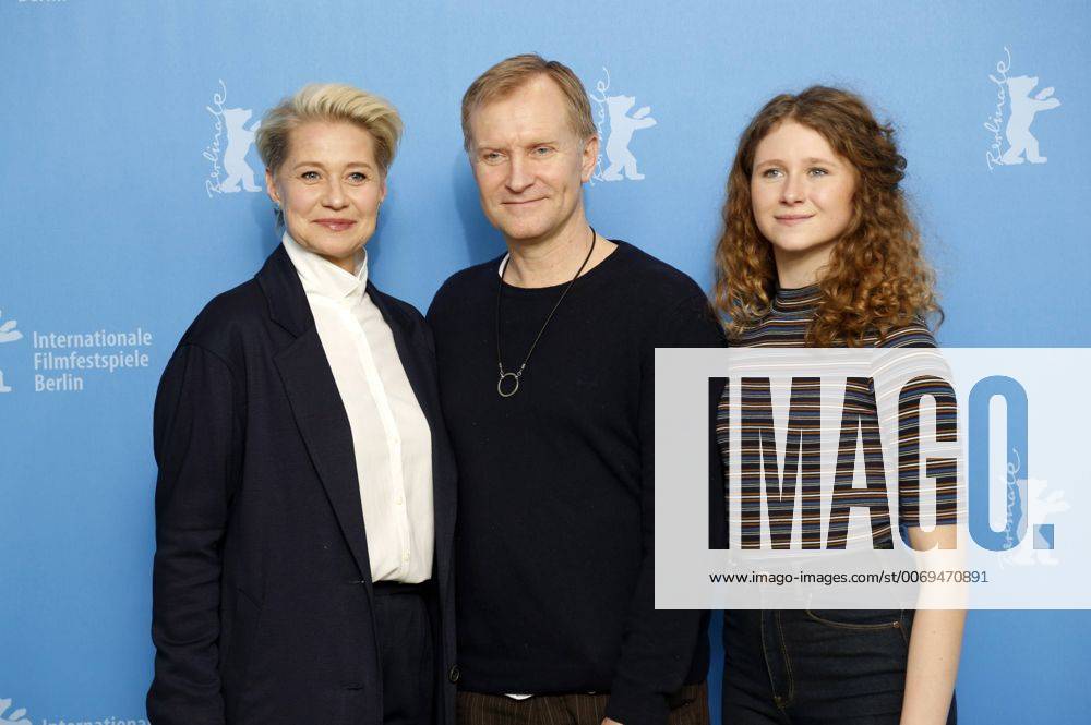 Trine Dyrholm, Ulrich Thomsen and Martha Sofie Wallstrom Hansen during the Kollektivet The Commune Die Kommune photocall at the 66th Berlin International Film Festival Berlinale 2016 on February 17, 2016 in Berlin, Germany. Foto:xD.xBedrosianx xFuturexImage