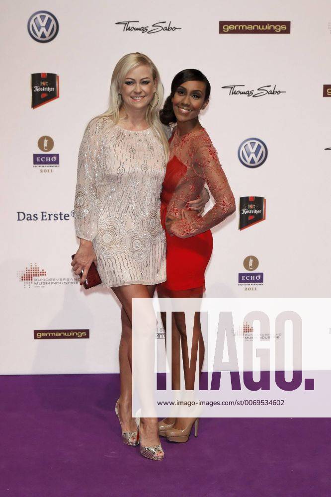 Jenny Elvers-Elbertzhagen und Hadnet Tesfai - Echo 2011 - 20.Verleihung des Deutschen Musikpreis in der Messe Berlin am 24.03.2011. Echo 2011