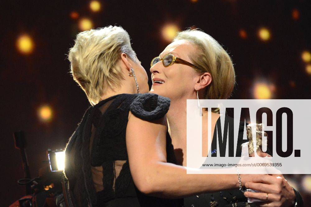 Trine Dyrholm, winner of the Silver Bear for Best Actress, and Meryl Streep at the Award Ceremony of the 66th Berlin International Film Festival Berlinale 2016 at Berlinale Palast on February 20, 2016 in Berlin, Germany. Foto:xC.xNiehausx xFuturexImage