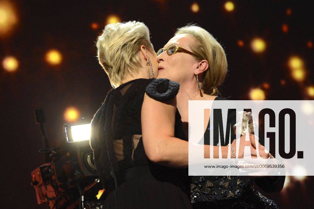 Trine Dyrholm, winner of the Silver Bear for Best Actress, and Meryl Streep at the Award Ceremony of the 66th Berlin International Film Festival Berlinale 2016 at Berlinale Palast on February 20, 2016 in Berlin, Germany. Foto:xC.xNiehausx xFuturexImage