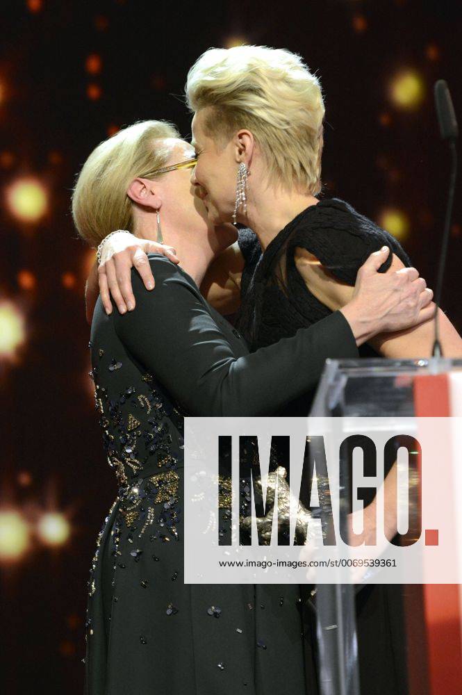 Trine Dyrholm, winner of the Silver Bear for Best Actress, and Meryl Streep at the Award Ceremony of the 66th Berlin International Film Festival Berlinale 2016 at Berlinale Palast on February 20, 2016 in Berlin, Germany. Foto:xC.xNiehausx xFuturexImage