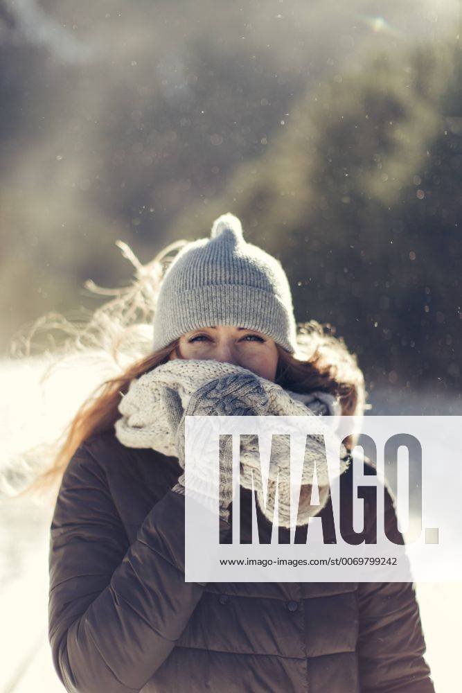 Portrait of woman in nature wearing warm clothing model released Symbolfoto JPF000104