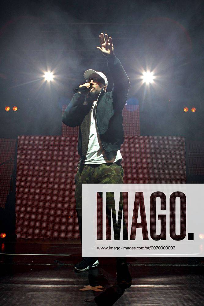 Rapper Prinz Pi. Rapper Prinz Pi ( bürgerl. Friedrich Kautz ) während eines Konzertes im Rahmen seiner Im Westen Nix Neues Tour 2016 am 18.03.2016 vor 1.800 Fans im Haus Auensee Leipzig.