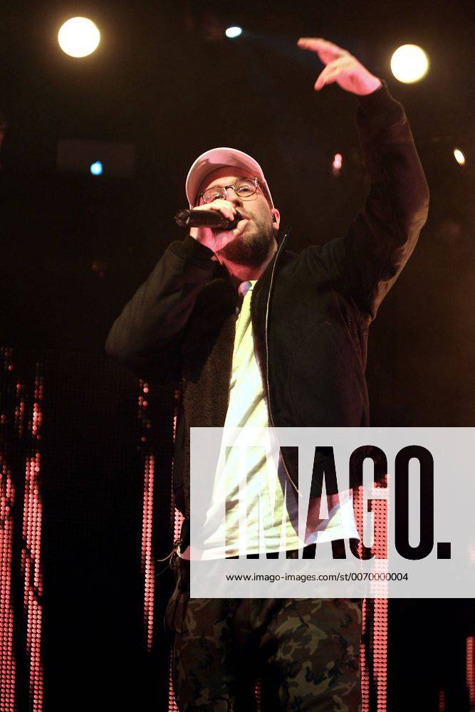 Rapper Prinz Pi. Rapper Prinz Pi ( bürgerl. Friedrich Kautz ) während eines Konzertes im Rahmen seiner Im Westen Nix Neues Tour 2016 am 18.03.2016 vor 1.800 Fans im Haus Auensee Leipzig.