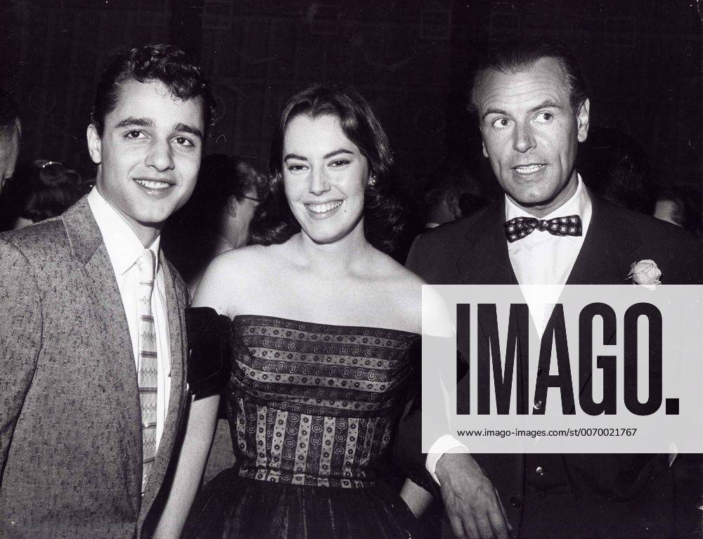 Dec. 19, 2011 - SAL MINEO Susan Kohner and Fischer.Supplied by Photos, inc. - ZUMAg49_
