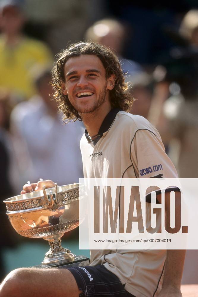 Gustavo Kürten (Brasilien) - Sieger der French Open 2000 Tennis Herren ATP Tour 2000, French Open, Roland Garros Einzelbild Paris Freude,