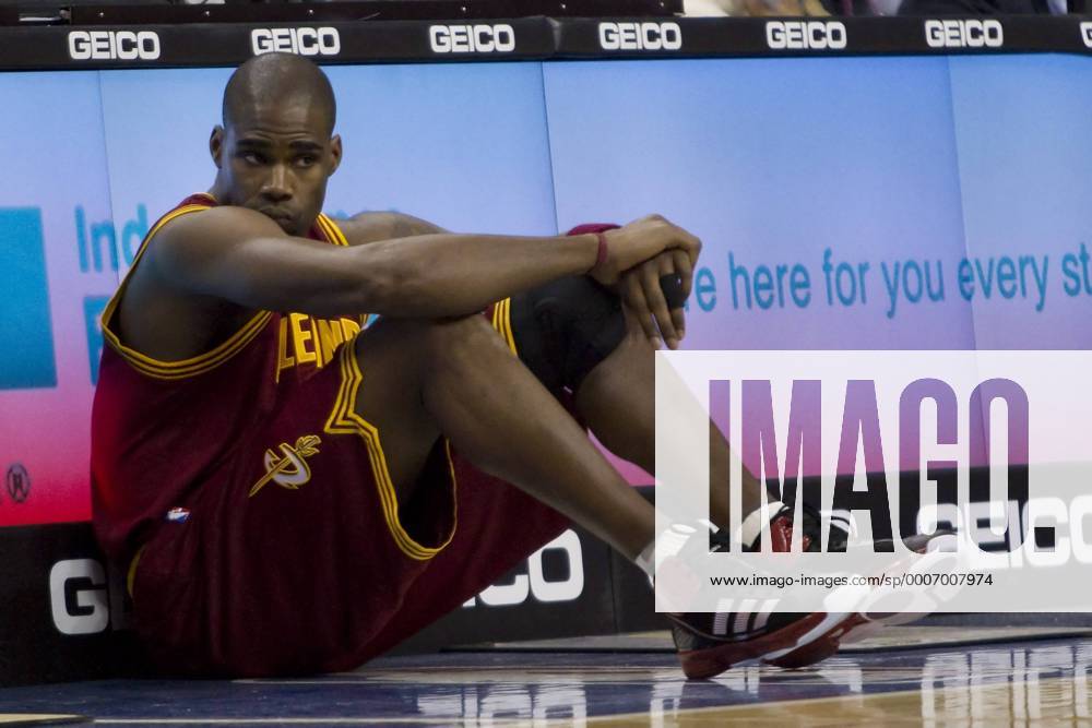 Cleveland Cavaliers power forward Antawn Jamison (4) waiting to come back into the game during the NBA game between the Cleveland Cavaliers and the Philadelphia 76ers at the Wells Fargo Center in Philadelphia, Pennsylvania. The 76ers beat the Cavaliers, 117-97. - ZUMAcs7