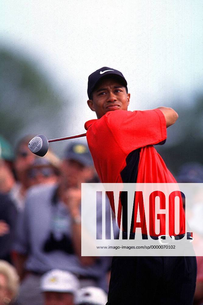 Tiger Woods (USA) - Abschlag Golf Herren US Masters April 1997, Golfprofi, Profis, Profigolf, Profi-Tour Einzelbild Augusta Konzentration,