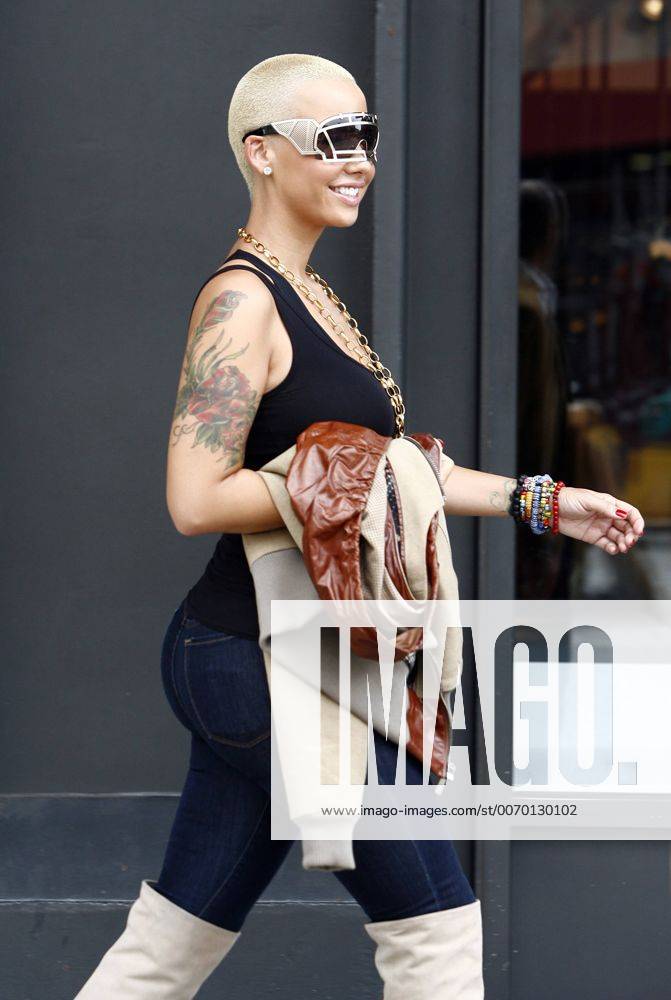 Sept. 27, 2011 - New York, New York, USA - . . . . . September 27 2011, New York City Model Amber Rose walking around the Meat Packing District on September 27 2011 in New York City - ZUMAn102