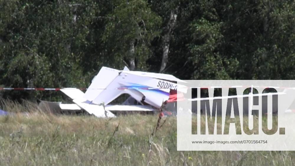 Brandenburg, Nuthetal Small aircraft crashed not far from Saarmund airfield during take-off, pilot was trapped
